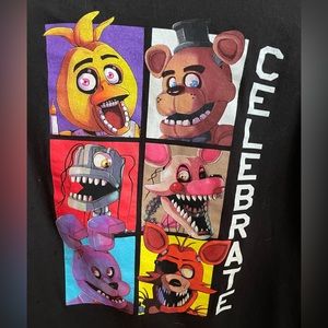 ⚡️3 for $12 boys clothing⚡️
Five Nights at Freddy’s Tshirt size large